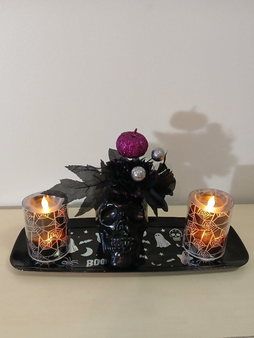 Spooky Halloween candle and skull tray decor